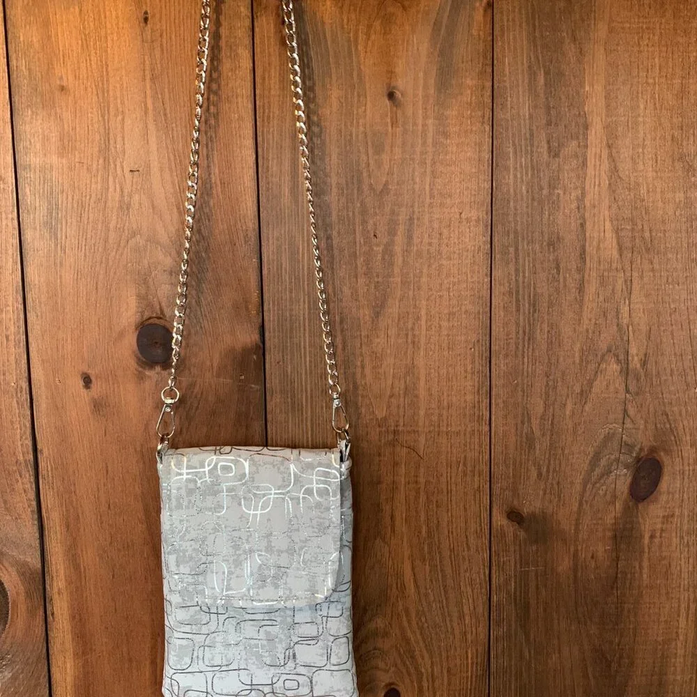 Handcrafted Grey/Silver Modern Metallic Crossbody Bag - NEW - Picture 3 of 8
